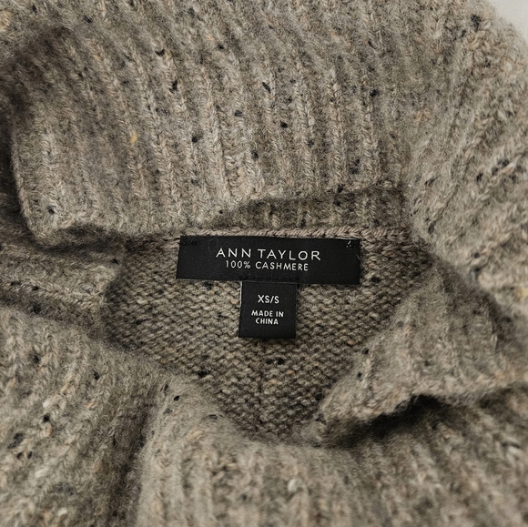 Ann Taylor Cashmere Turtleneck Sweater In Heathered Olive And Brown Size Med - Picture 4 of 8